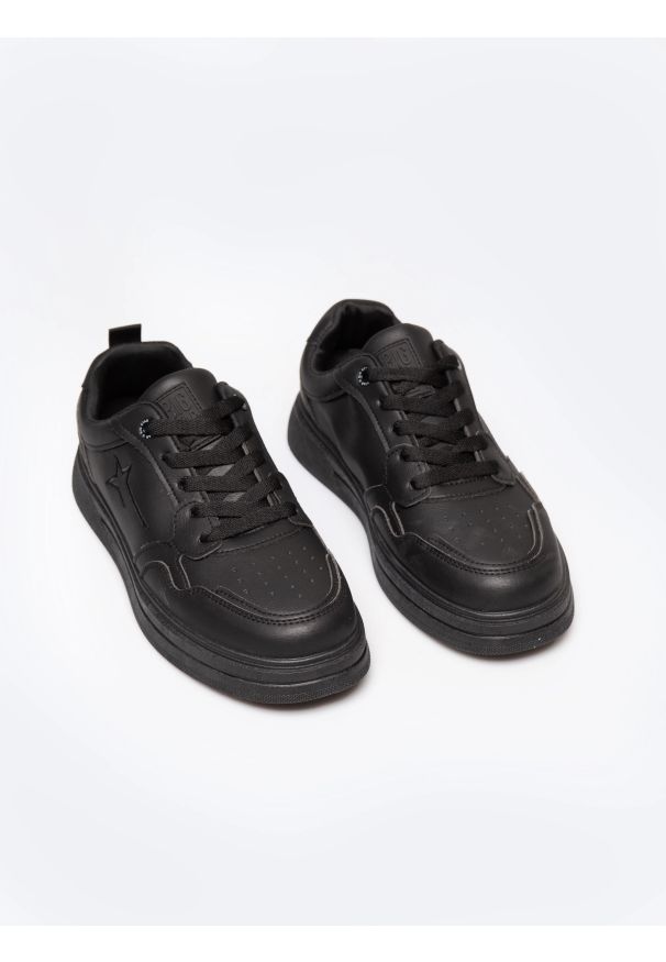 Big-Star - Sneakersy męskie ze skóry ekologicznej czarne RR174572 906. Okazja: na co dzień. Zapięcie: sznurówki. Kolor: czarny. Materiał: skóra ekologiczna. Szerokość cholewki: normalna. Wzór: gładki