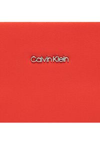 Calvin Klein Torebka Ck Must Xbody Md K60K610927 Pomarańczowy. Kolor: pomarańczowy. Materiał: skórzane