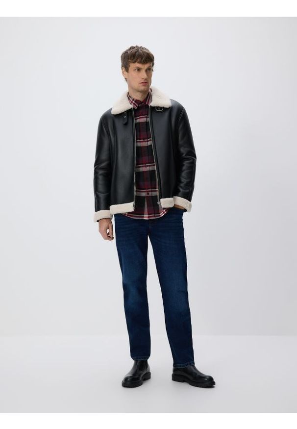 Reserved - Kurtka z kołnierzem - czarny. Kolor: czarny. Materiał: tkanina. Wzór: gładki