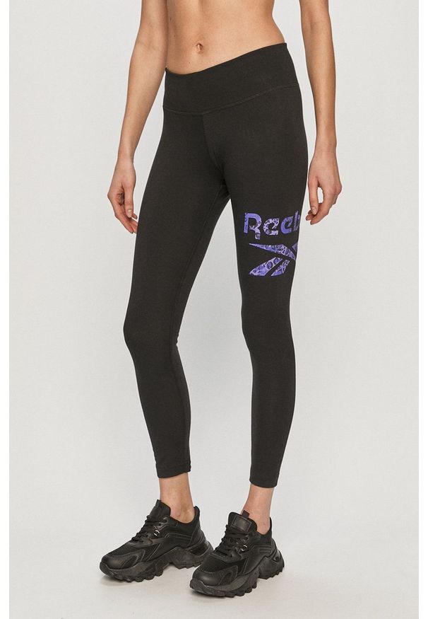 Reebok - Legginsy. Stan: podwyższony. Kolor: czarny. Materiał: dzianina. Wzór: nadruk