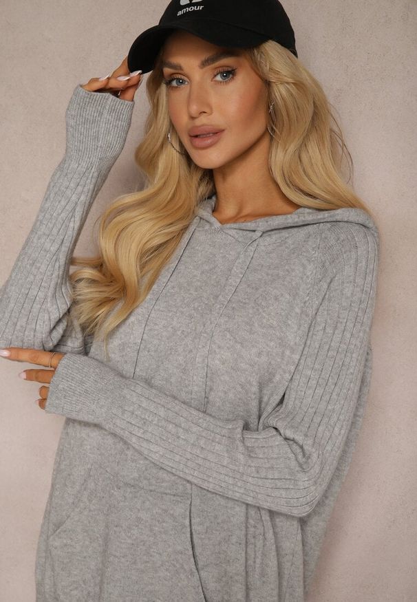 Renee - Szary Sweter z Wiskozą i Kaszmirem oraz z Kapturem Nerolin. Okazja: na spacer, na co dzień. Typ kołnierza: kaptur. Kolor: szary. Materiał: wiskoza, kaszmir. Styl: casual, elegancki