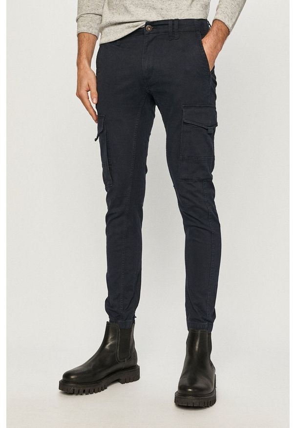 Jack & Jones Spodnie męskie kolor granatowy. Okazja: na co dzień. Kolor: niebieski. Materiał: tkanina. Wzór: gładki. Styl: casual