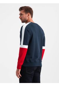 Ombre Clothing - Trójkolorowa męska dresowa bluza z raglanowymi rękawami – granatowa V2 - Rozmiar: XL. Okazja: na co dzień. Kolor: niebieski. Materiał: dresówka. Długość rękawa: raglanowy rękaw. Wzór: nadruk. Styl: sportowy, casual #6