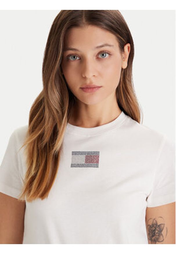 Tommy Jeans T-Shirt Party Flag DW0DW21965 Écru Regular Fit. Kolor: kremowy. Materiał: bawełna