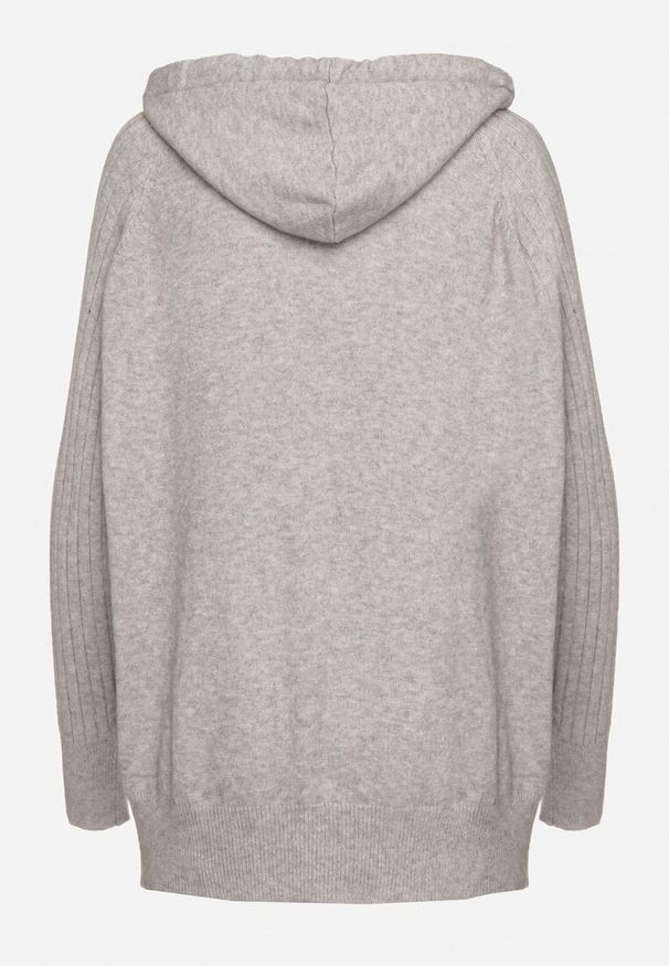 Born2be - Szary Sweter z Kapturem i Kieszenią z Domieszką Kaszmiru Neriele. Okazja: na co dzień. Typ kołnierza: kaptur. Kolor: szary. Materiał: kaszmir. Wzór: aplikacja. Styl: casual