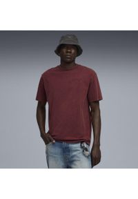 Puma - Męska koszulka Essentials Elevated o luźnym kroju z efektem sprania PUMA. Kolor: czerwony. Sport: fitness