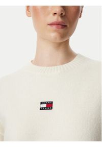 Tommy Jeans Sweter Fluffy Badge DW0DW23831 Biały Regular Fit. Kolor: biały. Materiał: syntetyk #3
