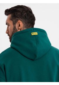 Ombre Clothing - Dresowa bluza unisex z kieszeniami i kapturem – ciemnozielona V17 OU-SNBC-0105 - XL/XXL. Okazja: na co dzień. Typ kołnierza: kaptur. Kolor: zielony. Materiał: dresówka. Wzór: aplikacja. Styl: casual #9