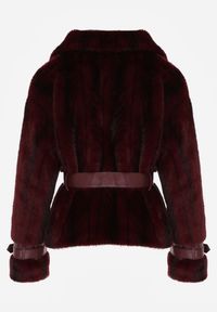 Born2be - Bordowa Futrzana Kurtka z Paskiem z Imitacji Skóry i Ozdobnymi Sprzączkami Oryss. Okazja: na co dzień. Kolor: czerwony. Materiał: futro, skóra. Styl: casual #7