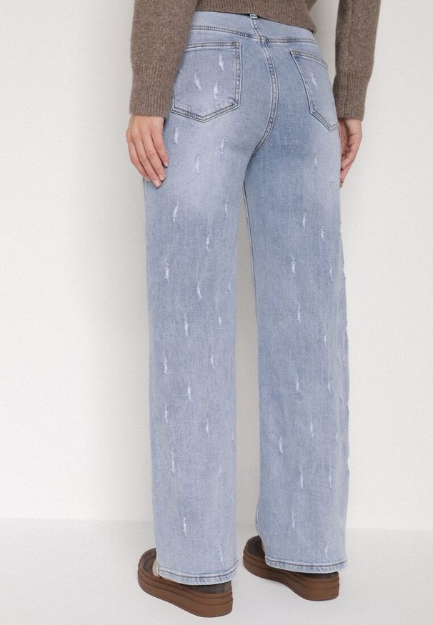 Born2be - Niebieskie Bawełniane Szerokie Jeansy z Wysokim Stanem i Przetarciami Lilinryss. Okazja: na co dzień. Stan: podwyższony. Kolor: niebieski. Styl: casual