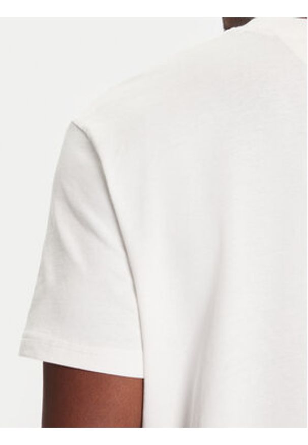 Tommy Jeans T-Shirt DM0DM22464 Biały Regular Fit. Kolor: biały. Materiał: bawełna