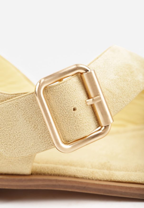 Renee - Żółte Sandały na Płaskiej Podeszwie ze Skośnym Paskiem i Klamerką Iphislia. Okazja: na co dzień. Zapięcie: pasek. Kolor: żółty. Obcas: na płaskiej podeszwie. Styl: casual, elegancki