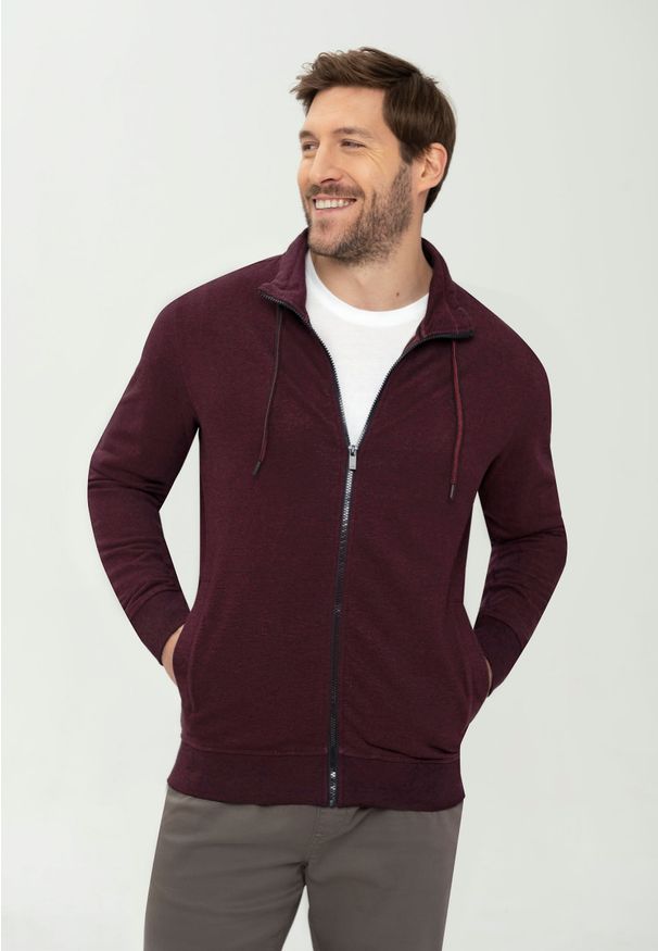 Volcano - Bawełniana bluza męska z wysokim kołnierzem B-TAWIN. Typ kołnierza: kołnierzyk stójkowy, bez kaptura. Kolor: czerwony. Materiał: bawełna. Wzór: gładki, aplikacja, ze splotem, melanż