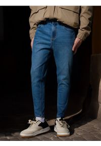 Sinsay - Jeansy cropped carrot - niebieski. Kolor: niebieski