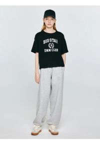 Big-Star - Koszulka dziewczęca z nadrukiem czarna Minka 906. Okazja: na co dzień, na uczelnię. Kolor: czarny. Materiał: dzianina, bawełna, jeans. Długość: krótkie. Wzór: nadruk. Styl: sportowy, casual, młodzieżowy #3