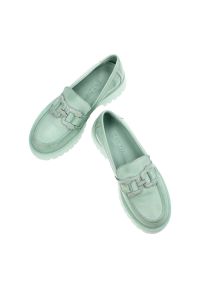Zielone Mokasyny Venezia Stylowe Buty Damskie. Okazja: do pracy, na spotkanie biznesowe. Zapięcie: bez zapięcia. Kolor: zielony. Szerokość cholewki: normalna. Materiał: skóra. Sezon: wiosna. Obcas: na obcasie. Styl: elegancki. Wysokość obcasa: niski