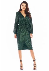 Awama - Sukienka cekinowa z dekoltem V i gumą w pasie asymetryczna zielona. Okazja: na imprezę, na wesele, na sylwestra, na ślub cywilny. Kolor: zielony. Materiał: guma. Typ sukienki: asymetryczne. Styl: wizytowy #2