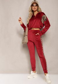 Renee - Bordowy Komplet Dresowy z Weluru z Krótką Bluzą i Spodniami Joggerami z Panterkowym Wzorem Limitta. Kolor: czerwony. Materiał: dresówka, welur