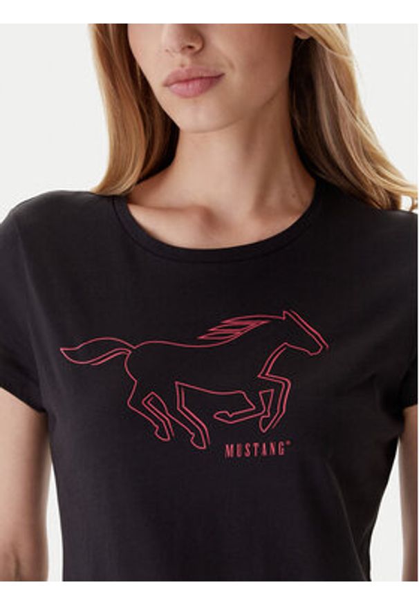 Mustang T-Shirt Loa 1016753 Czarny Slim Fit. Kolor: czarny. Materiał: bawełna