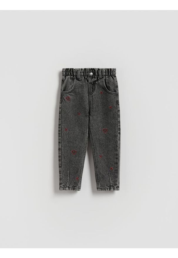 Reserved - Jeansy baggy z haftem - szary. Kolor: szary. Materiał: jeans. Wzór: haft