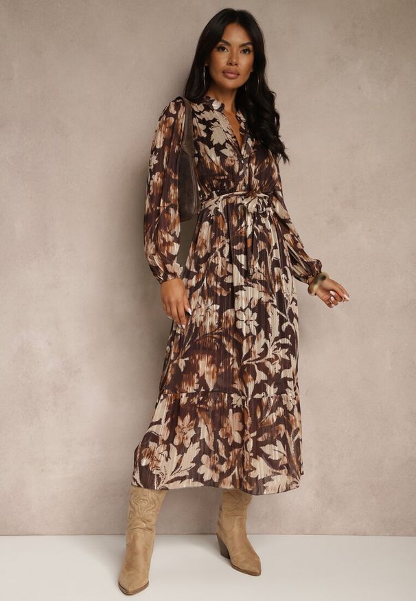 Renee - Beżowa Sukienka o Rozkloszowanym Kroju z Wiązanym Paskiem i Metaliczną Nicią Nalimirae. Okazja: na co dzień. Typ kołnierza: dekolt w kształcie V. Kolor: beżowy. Materiał: elastan, wiskoza, skóra. Styl: casual