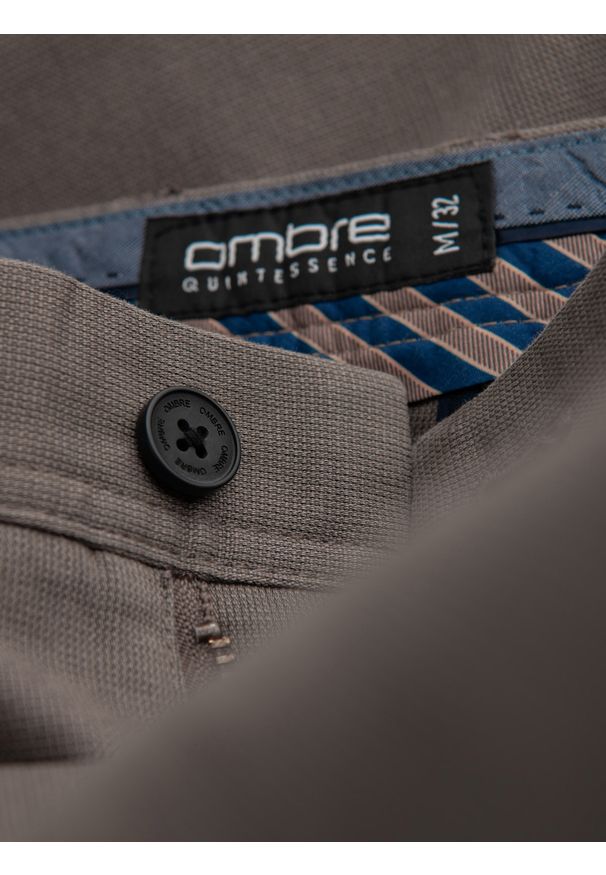 Ombre Clothing - Klasyczne spodnie męskie chino z delikatną teksturą - ciemnobeżowe V1 OM-PACP-0188 - XXL. Kolor: beżowy. Materiał: bawełna, materiał, poliester. Styl: klasyczny