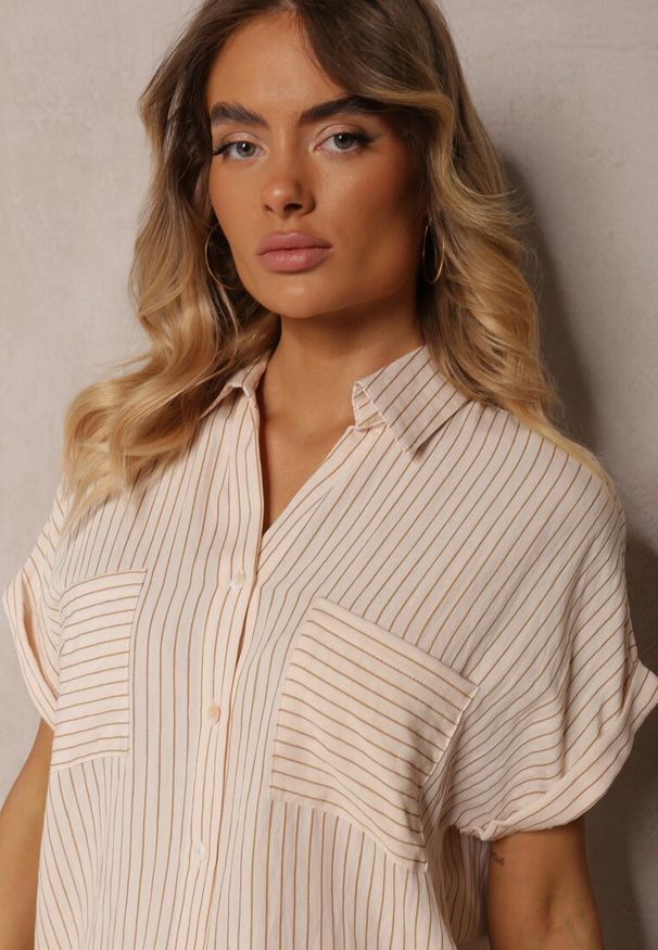 Renee - Beżowa Koszula w Paski z Krótkim Rękawem Vimorina. Okazja: na co dzień, na spotkanie biznesowe. Kolor: beżowy. Materiał: jeans, wiskoza. Długość rękawa: krótki rękaw. Długość: krótkie. Wzór: paski. Styl: casual, elegancki, biznesowy, klasyczny