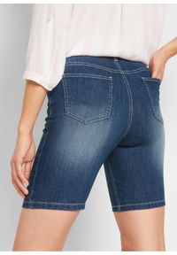 bonprix - Bermudy jeansowe ze średnim stanem. Kolor: niebieski. Sezon: lato #2