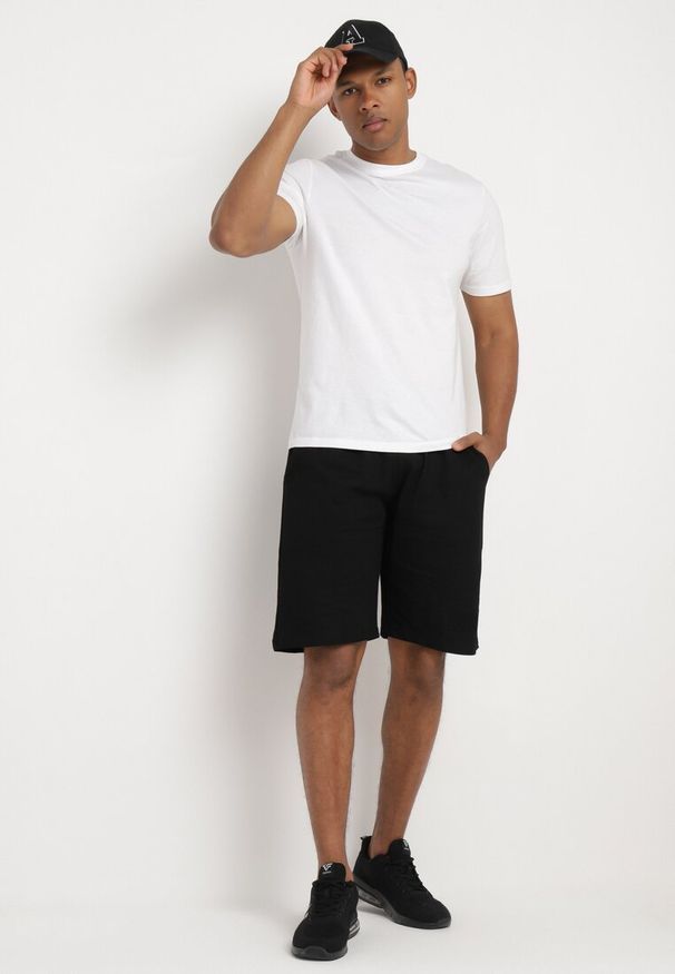 Born2be - Czarne Klasyczne Szorty z Bawełny Ściągane Sznurkiem Wykończone Gumką w Pasie Crantia. Okazja: na co dzień. Kolor: czarny. Materiał: bawełna. Sezon: lato. Styl: klasyczny