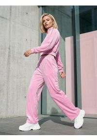 Sinsay - Spodnie straight leg - różowy. Kolor: różowy #1