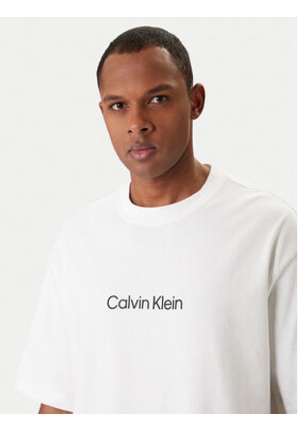 Calvin Klein T-Shirt LV040HM228 Biały Relaxed Fit. Kolor: biały. Materiał: bawełna