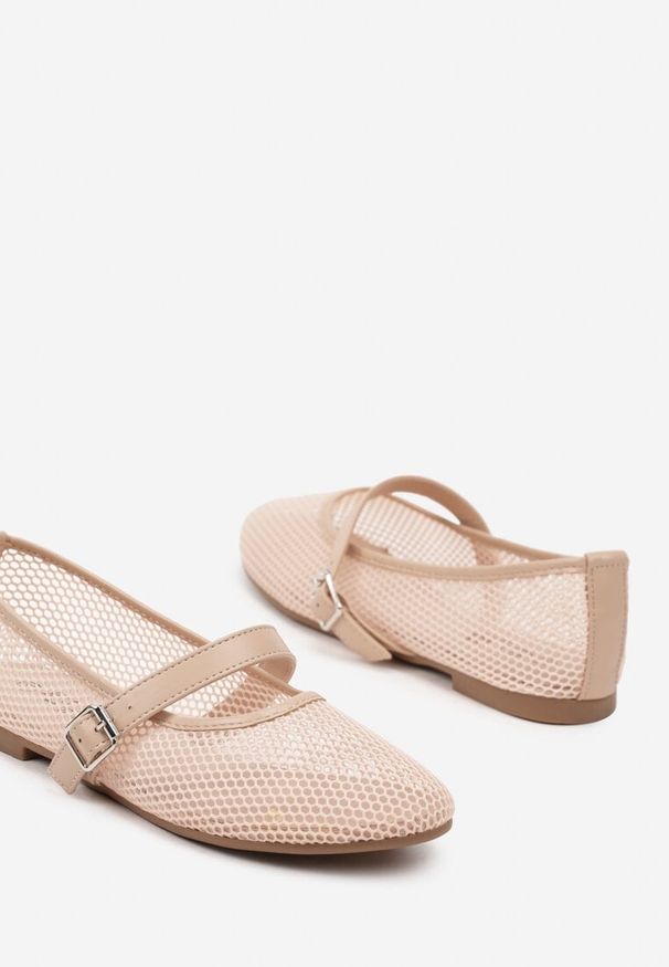 Born2be - Beżowe Balerinki Siateczkowe z Paseczkiem na Sprzączkę Mildexia. Okazja: na co dzień. Zapięcie: sprzączka. Kolor: beżowy. Materiał: jeans. Sezon: lato. Obcas: na obcasie. Styl: elegancki, casual. Wysokość obcasa: niski