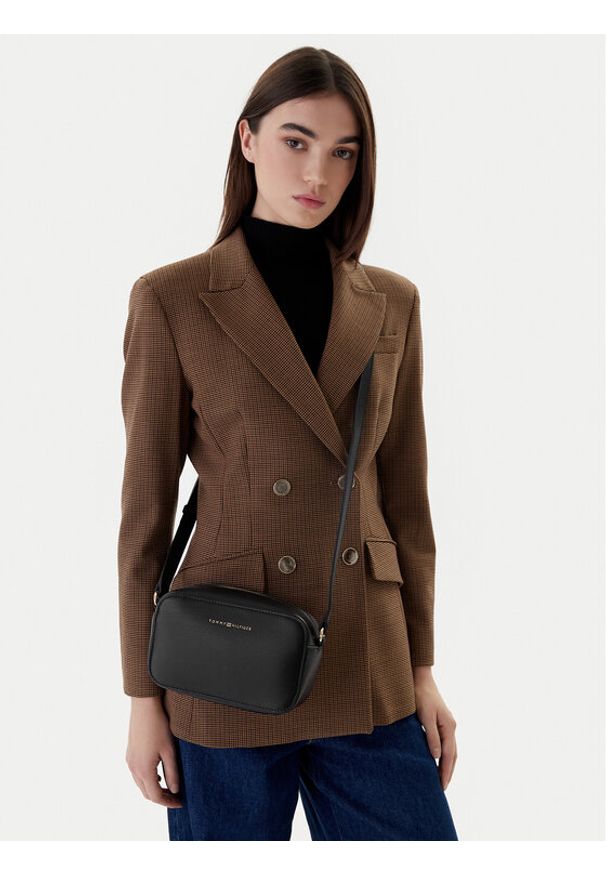 TOMMY HILFIGER - Tommy Hilfiger Torebka Th Logo Camera Bag AW0AW18115 Czarny. Kolor: czarny. Materiał: skórzane