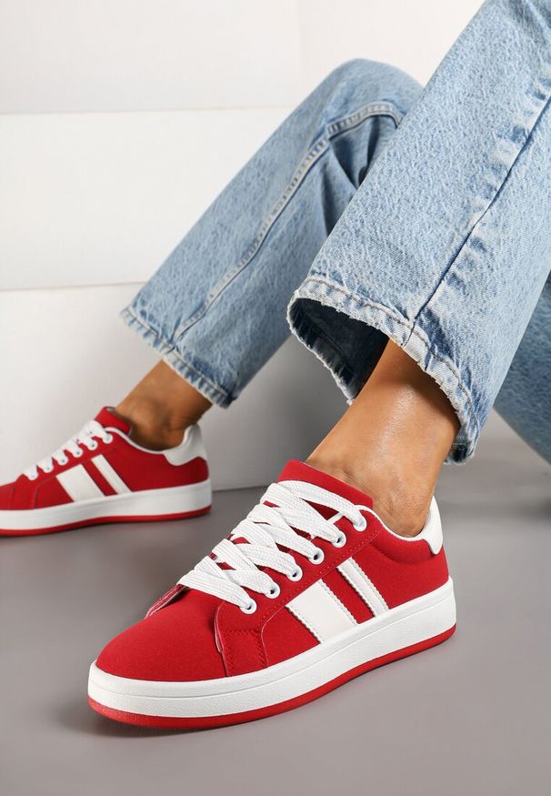 Born2be - Czerwone Sneakersy na Płaskiej Podeszwie Ozdobione Paskami Ravesi. Okazja: na co dzień. Zapięcie: pasek. Kolor: czerwony. Materiał: jeans. Wzór: aplikacja. Obcas: na płaskiej podeszwie