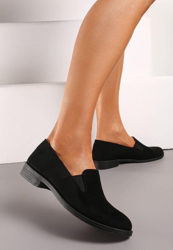 Renee - Czarne Eleganckie Mokasyny z Ekozamszu Wiallara. Okazja: na co dzień. Kolor: czarny. Wzór: gładki. Obcas: na obcasie. Styl: elegancki. Wysokość obcasa: niski