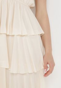 Born2be - Beżowa Sukienka z Wiskozy Kephassa. Typ kołnierza: kołnierz z falbankami. Kolor: beżowy. Materiał: wiskoza. Długość rękawa: na ramiączkach. Wzór: aplikacja. Typ sukienki: rozkloszowane. Styl: klasyczny #2