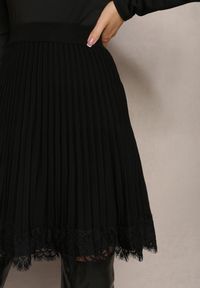 Renee - Czarna Spódnica Mini Rozkloszowana z Gumką w Talii Saniurio. Kolor: czarny. Długość: krótkie #4