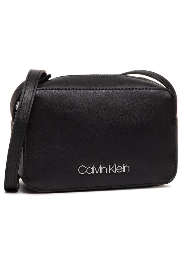 Calvin Klein Torebka Ck Must Camerabag K60K606330 Czarny. Kolor: czarny. Materiał: skórzane