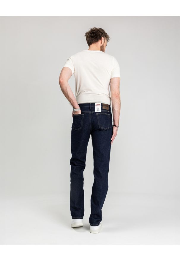 Męskie Spodnie Jeansowe Wrangler Regular Fit Rinse 112352894. Okazja: na co dzień, do pracy, na spotkanie biznesowe. Styl: biznesowy, klasyczny, casual, elegancki