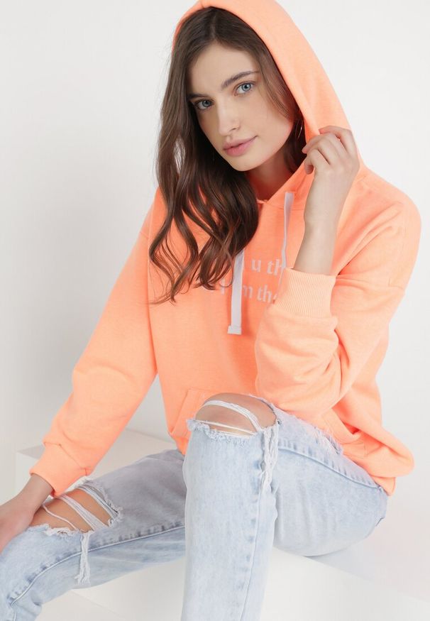 Born2be - Pomarańczowa Bluza Corradenah. Okazja: na co dzień. Typ kołnierza: kaptur. Kolor: pomarańczowy. Wzór: haft, napisy. Styl: klasyczny, casual