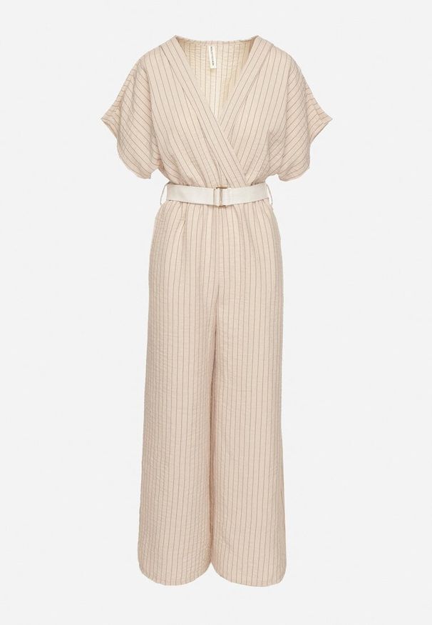 Born2be - Beżowy Nietoperzowy Kombinezon o Kopertowym Kroju z Paskiem Tolannea. Okazja: na spotkanie biznesowe. Kolor: beżowy. Długość rękawa: krótki rękaw. Długość: krótkie. Styl: elegancki, biznesowy