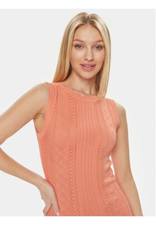 Guess Sukienka dzianinowa Es Sl Adaline W4GK11 Z2U00 Koralowy Slim Fit. Kolor: pomarańczowy. Materiał: syntetyk