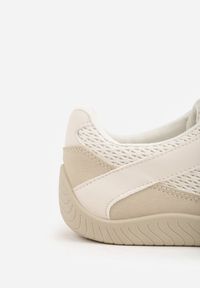 Renee - Beżowe Sneakersy z Geometrycznym Wzorem Elrineth. Kolor: beżowy. Materiał: prążkowany, jeans. Wzór: geometria #8