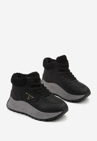Renee - Czarne Sneakersy Śniegowce Vices na Platformie Ozdobione Trójkątną Aplikacją Ficebia. Okazja: na co dzień. Kolor: czarny. Materiał: jeans, skóra. Wzór: aplikacja. Obcas: na platformie