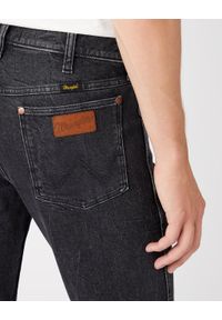 Wrangler - WRANGLER LARSTON MĘSKIE SPODNIE JEANSOWE JEANS DŻINSY BLACK LIGHTNING W18S8930A #5