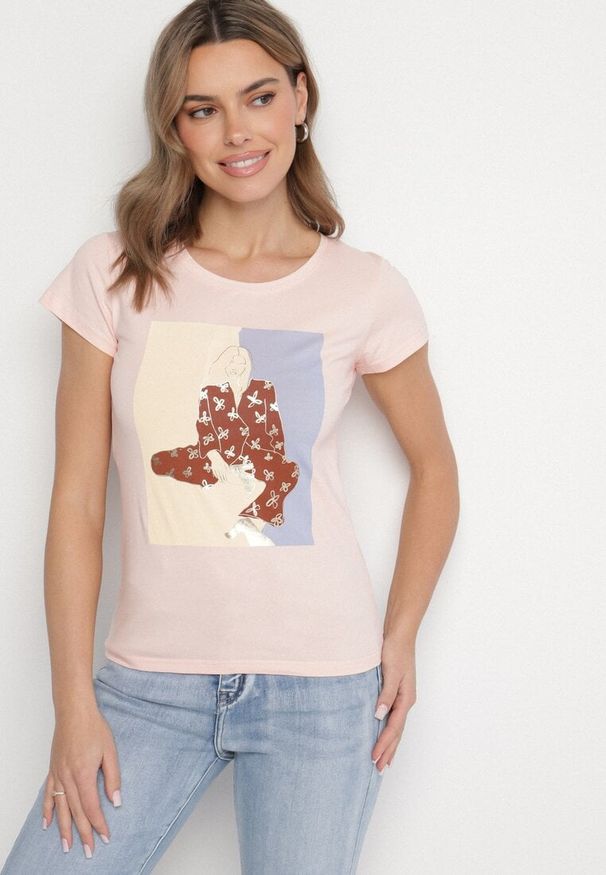 Born2be - Jasnoróżowy Bawełniany T-shirt z Ozdobnym Nadrukiem Setonisea. Okazja: na co dzień. Kolor: różowy. Materiał: bawełna. Wzór: nadruk. Styl: casual