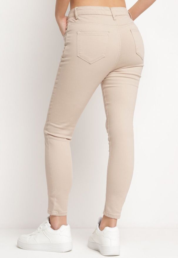 Born2be - Beżowe Spodnie Skinny Kyllienne. Stan: podwyższony. Kolor: beżowy. Długość: długie. Sezon: wiosna