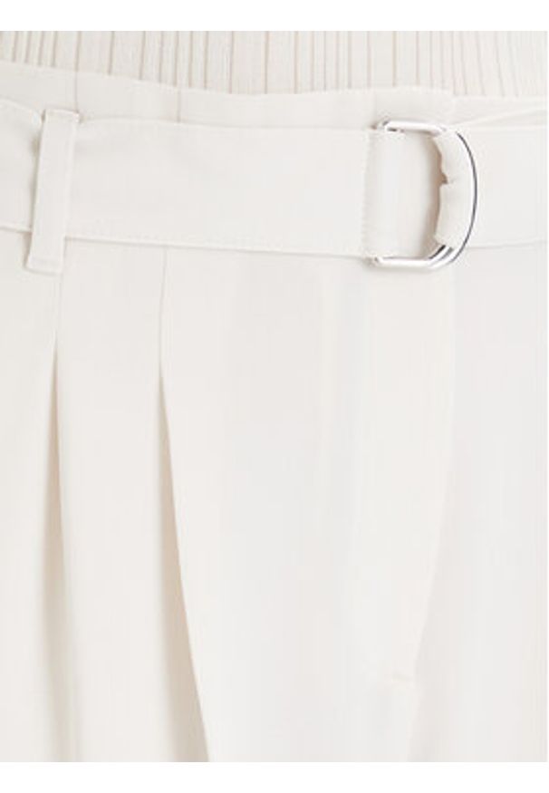 BOSS - Boss Spodnie materiałowe Tapiah 50490037 Écru Relaxed Fit. Kolor: kremowy. Materiał: syntetyk