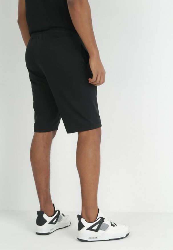 Born2be - Czarne Dresowe Szorty z Gumką w Pasie Eeshih. Okazja: na co dzień. Kolor: czarny. Materiał: dresówka. Styl: casual