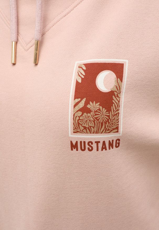 Mustang - DAMSKA BLUZA Z KAPTUREM MUSTANG Bella H Print Misty Rose 1014474 8089. Typ kołnierza: kaptur. Wzór: nadruk